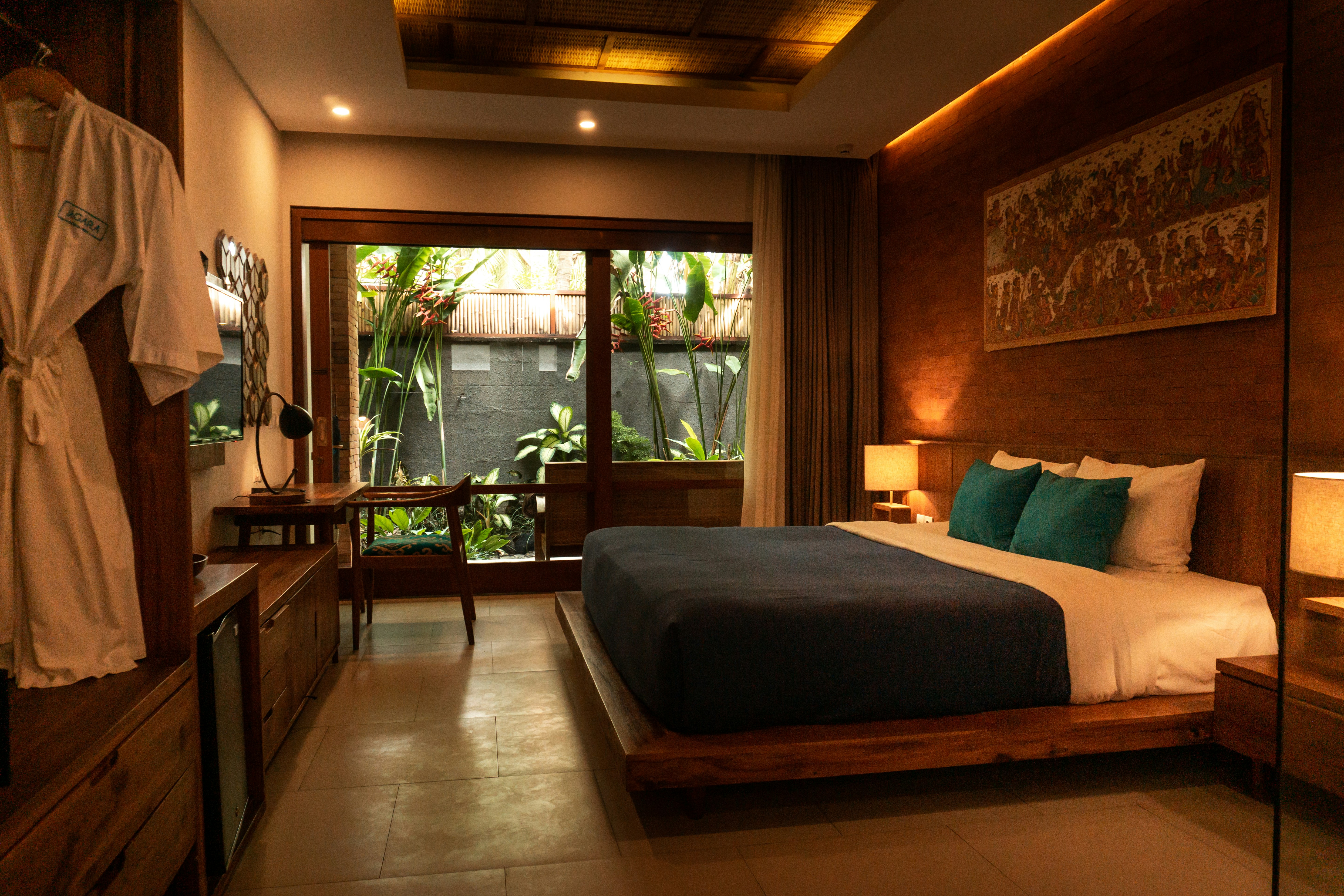 Guest room with garden view